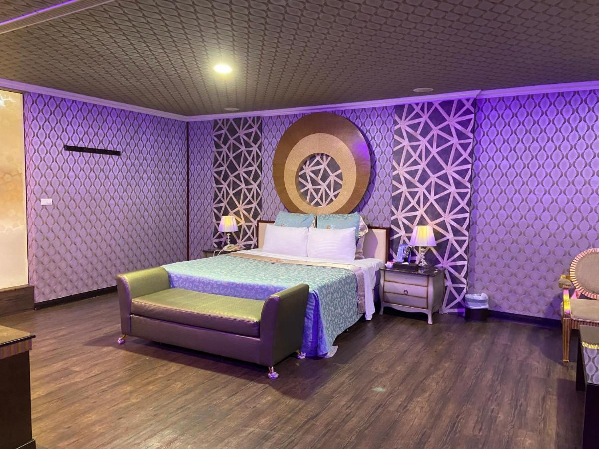 Huang Xing Motel Pingtung Bagian luar foto