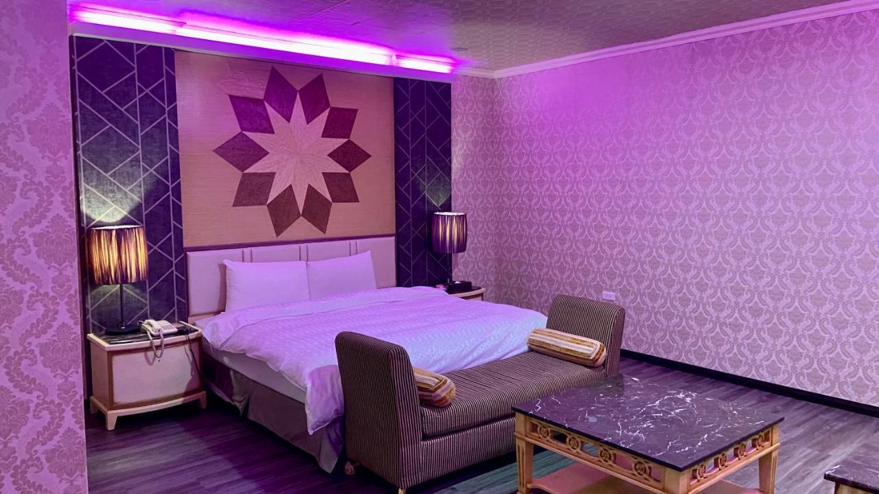 Huang Xing Motel Pingtung Bagian luar foto
