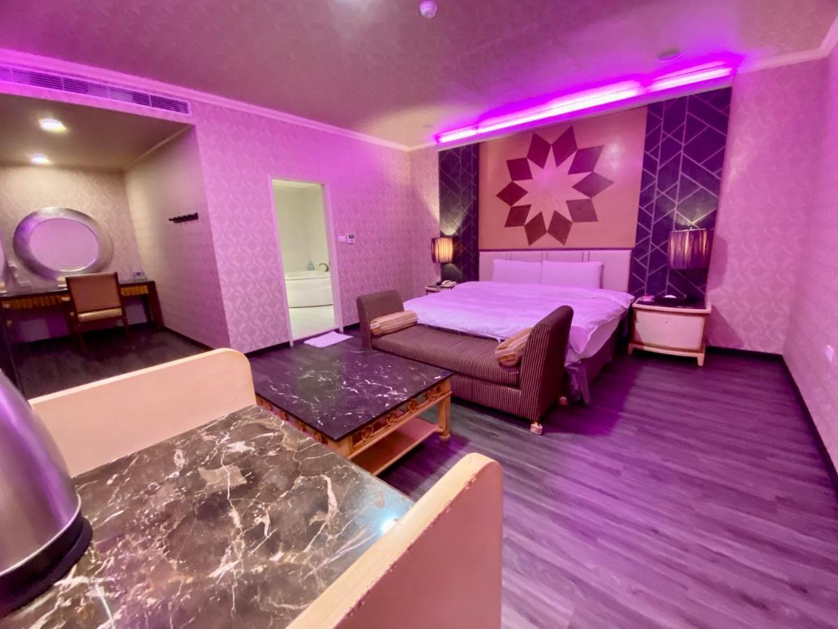 Huang Xing Motel Pingtung Bagian luar foto