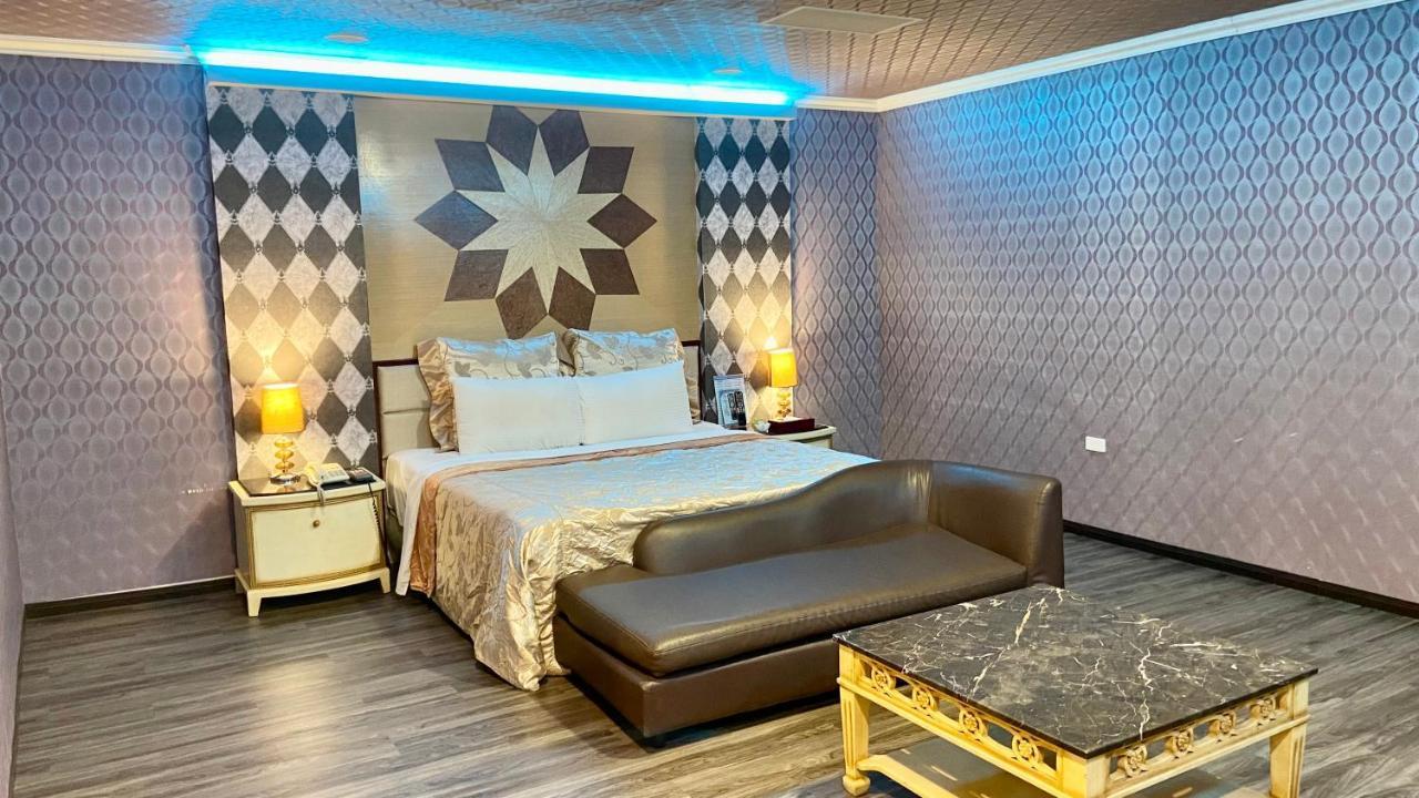 Huang Xing Motel Pingtung Bagian luar foto