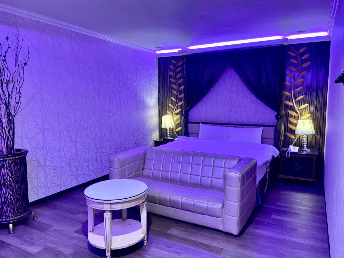Huang Xing Motel Pingtung Bagian luar foto