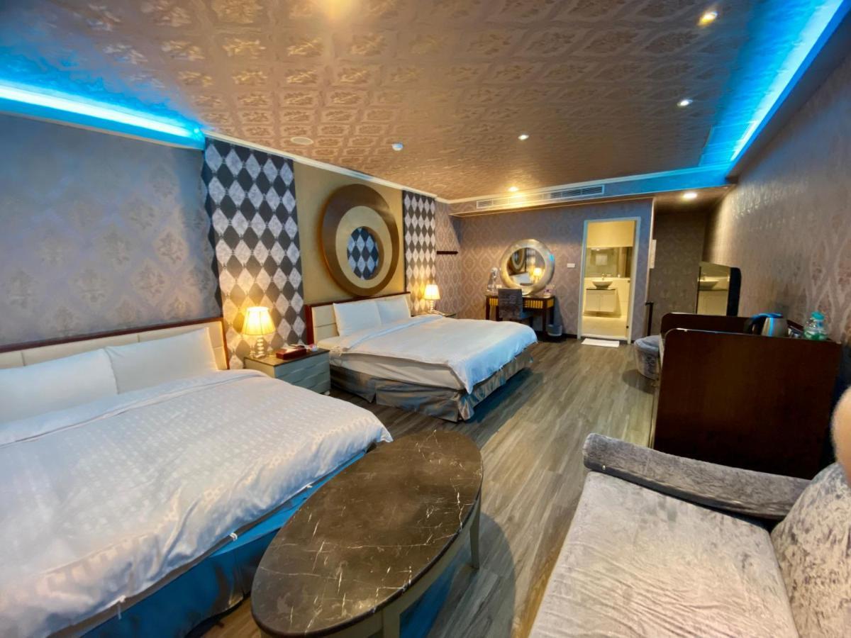 Huang Xing Motel Pingtung Bagian luar foto