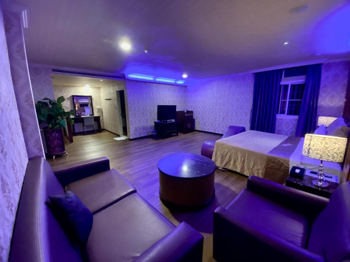 Huang Xing Motel Pingtung Bagian luar foto
