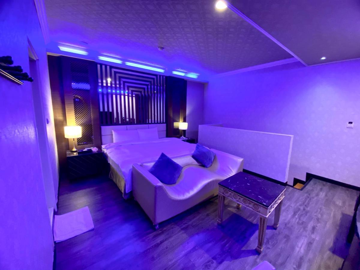 Huang Xing Motel Pingtung Bagian luar foto