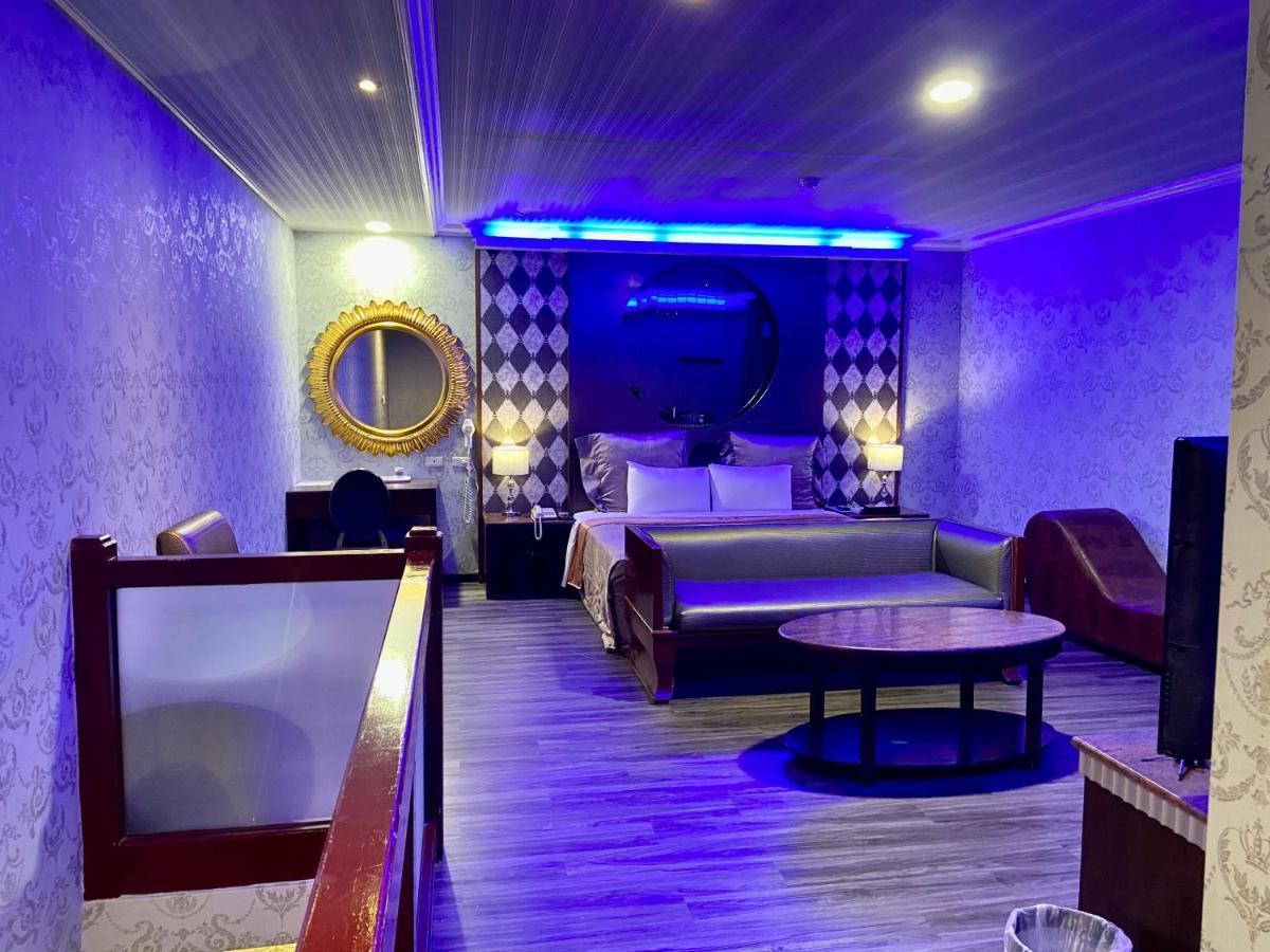 Huang Xing Motel Pingtung Bagian luar foto