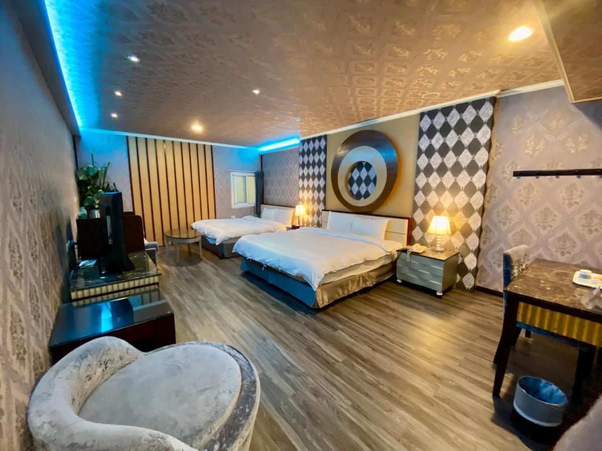 Huang Xing Motel Pingtung Bagian luar foto