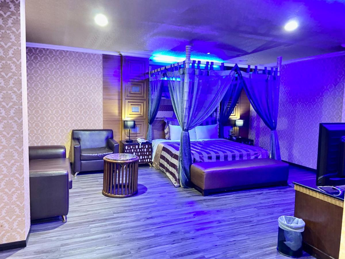 Huang Xing Motel Pingtung Bagian luar foto