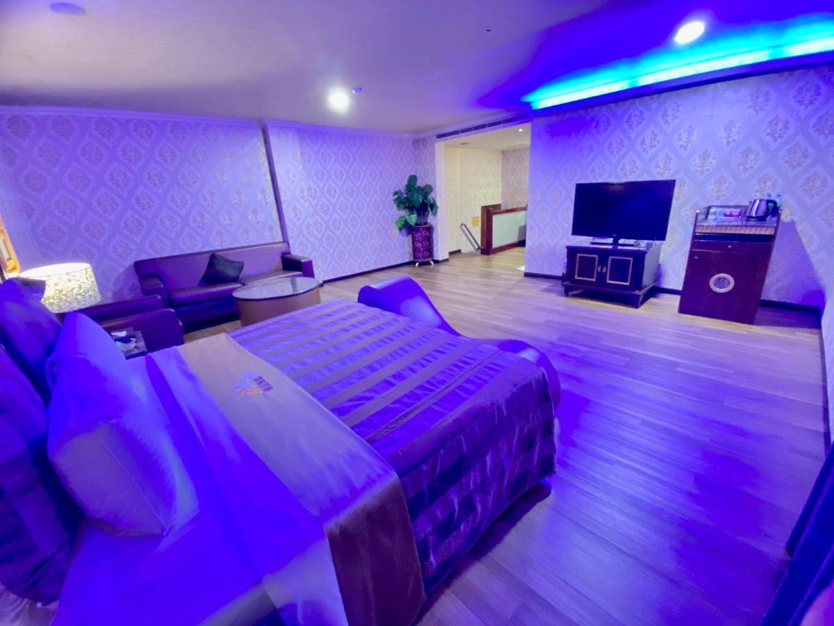 Huang Xing Motel Pingtung Bagian luar foto