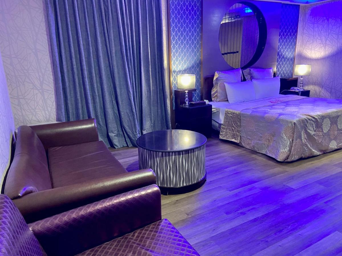 Huang Xing Motel Pingtung Bagian luar foto
