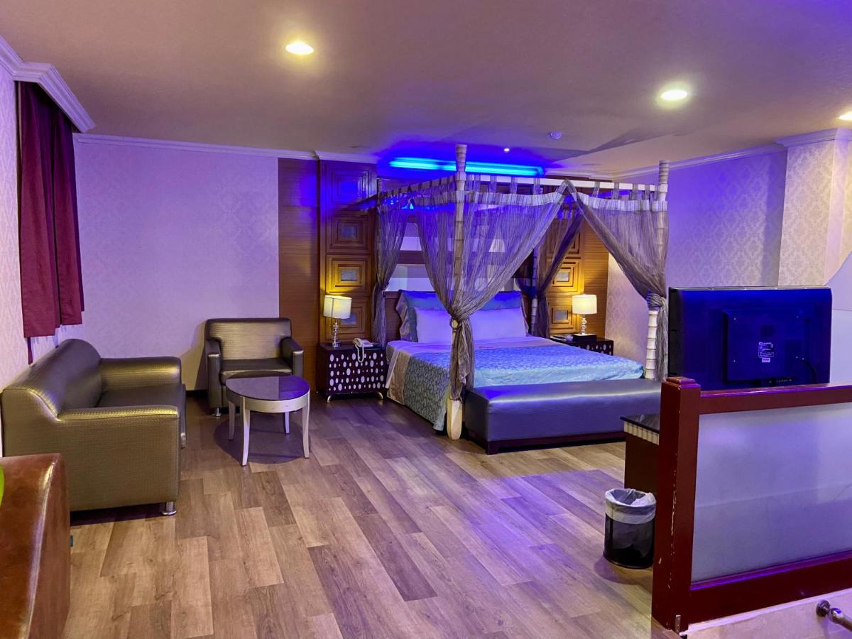 Huang Xing Motel Pingtung Bagian luar foto