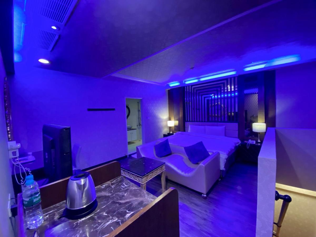 Huang Xing Motel Pingtung Bagian luar foto