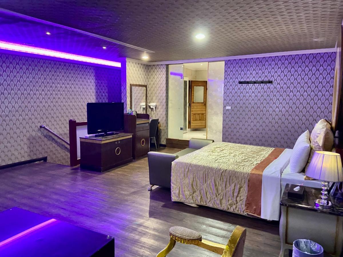 Huang Xing Motel Pingtung Bagian luar foto