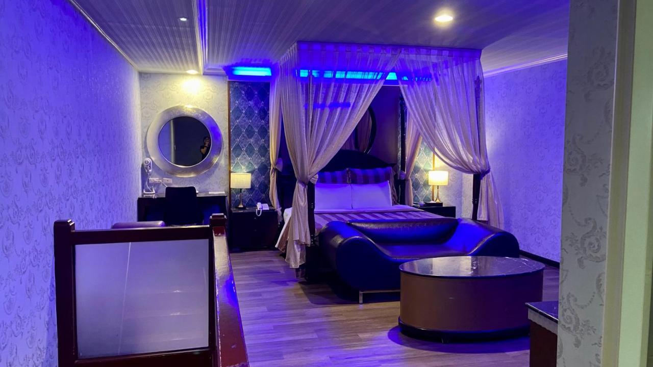 Huang Xing Motel Pingtung Bagian luar foto