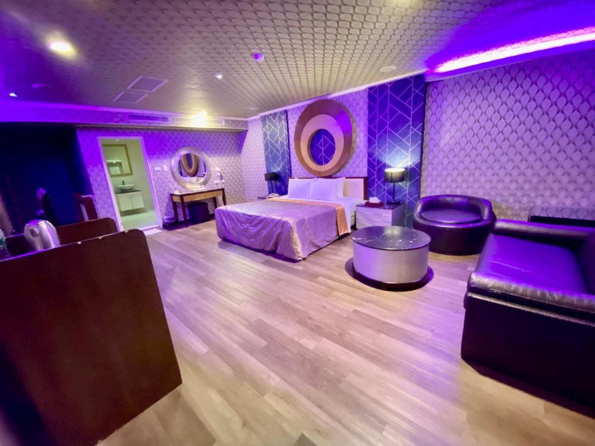 Huang Xing Motel Pingtung Bagian luar foto