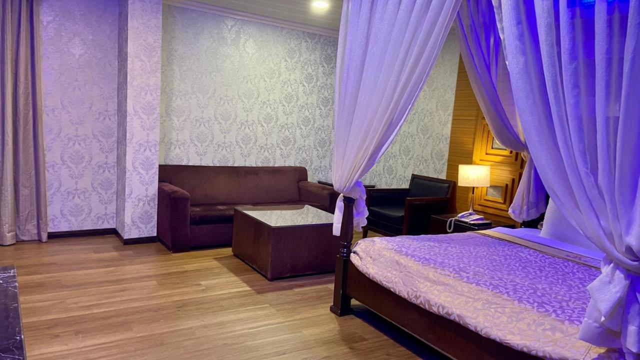 Huang Xing Motel Pingtung Bagian luar foto