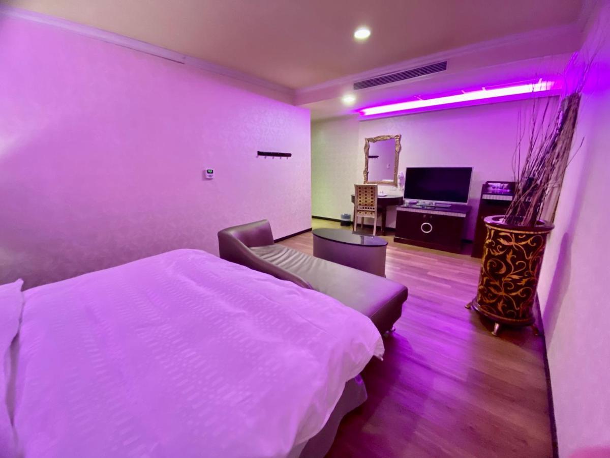 Huang Xing Motel Pingtung Bagian luar foto