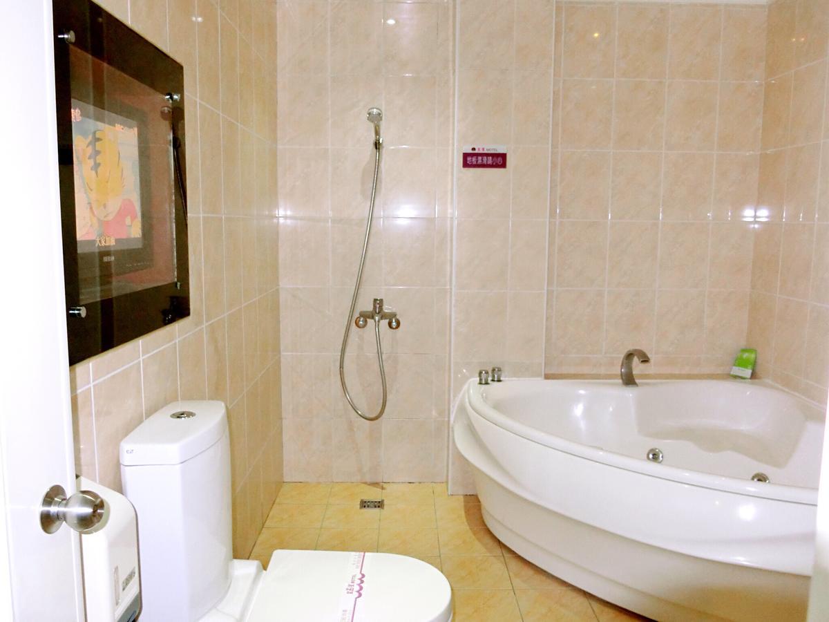 Huang Xing Motel Pingtung Bagian luar foto